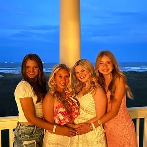 Meet your Posher, Brooke